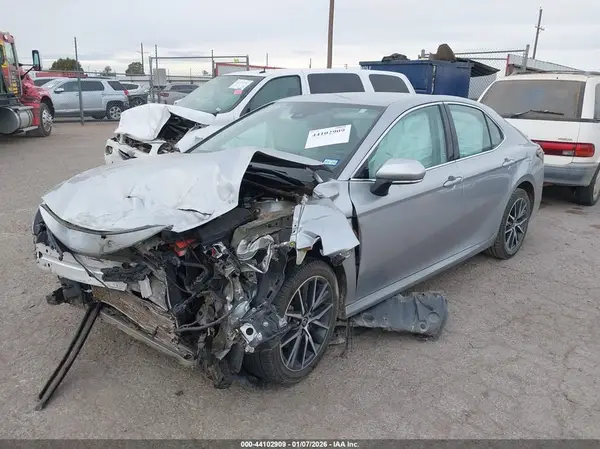 4T1F11AK0MU564531 2021 TOYOTA CAMRY - Image 2