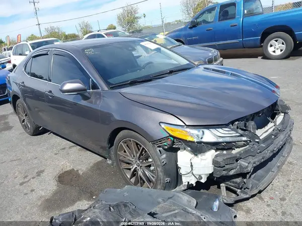 4T1F11AK0MU594242 2021 TOYOTA CAMRY - Image 1