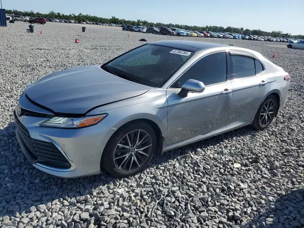 4T1F11AK0MU607068 2021 TOYOTA CAMRY - Image 1