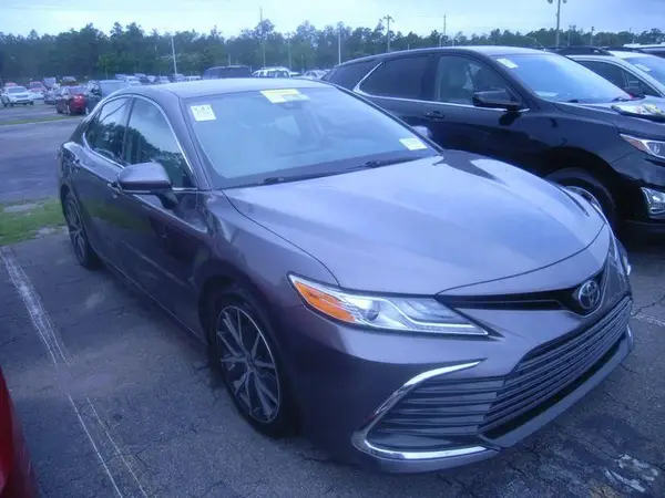 4T1F11AK0NU020452 2022 TOYOTA CAMRY - Image 1