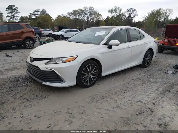4T1F11AK0NU031757 2022 TOYOTA CAMRY - Image 2
