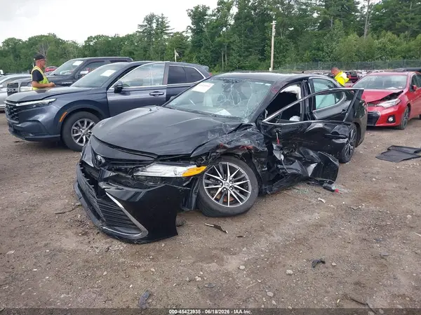4T1F11AK0NU703574 2022 TOYOTA CAMRY - Image 2
