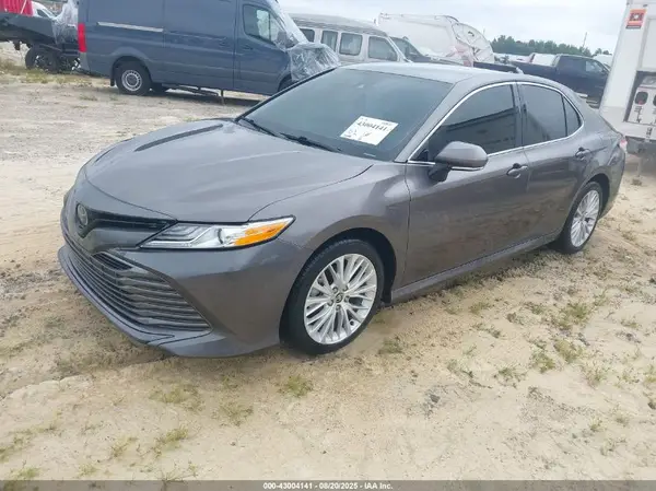 4T1F11AK1LU975967 2020 TOYOTA CAMRY - Image 2