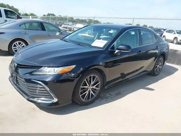 4T1F11AK1MU422317 2021 TOYOTA CAMRY - Image 2