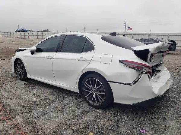 4T1F11AK1MU461070 2021 TOYOTA CAMRY - Image 2