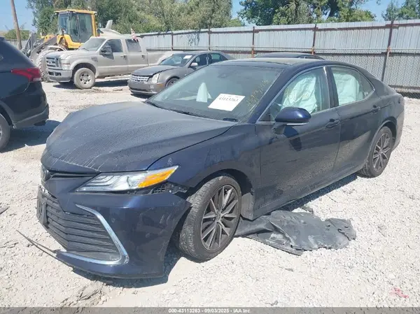 4T1F11AK1MU536821 2021 TOYOTA CAMRY - Image 2