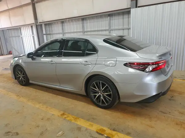 4T1F11AK1MU579569 2021 TOYOTA CAMRY - Image 2
