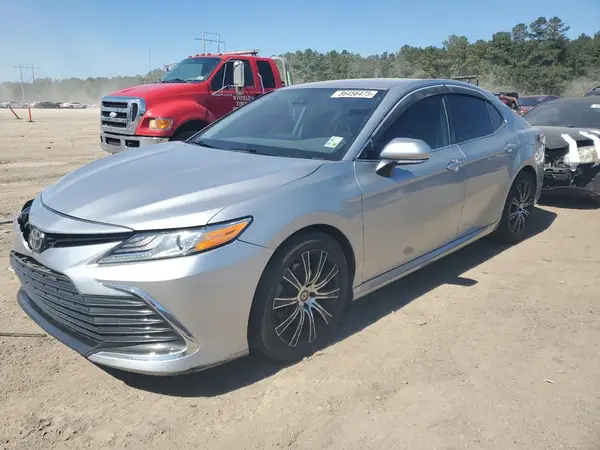 4T1F11AK1MU584626 2021 TOYOTA CAMRY - Image 1