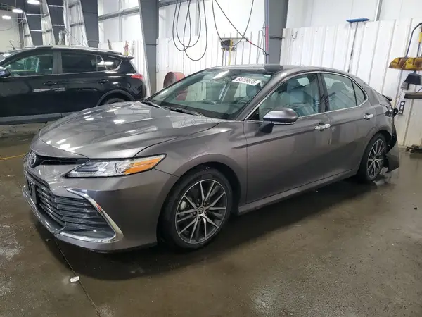 4T1F11AK1NU002025 2022 TOYOTA CAMRY - Image 1