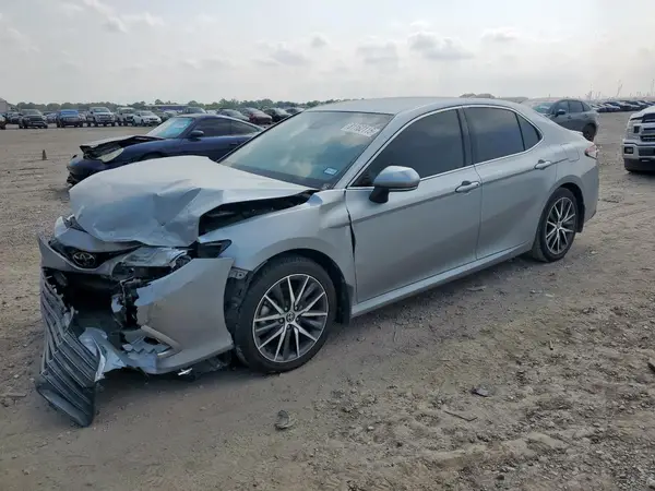 4T1F11AK1NU002509 2022 TOYOTA CAMRY - Image 1