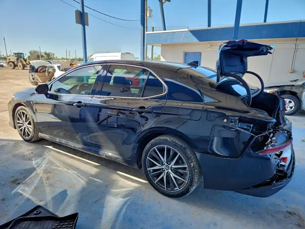 4T1F11AK1NU025014 2022 TOYOTA CAMRY - Image 2