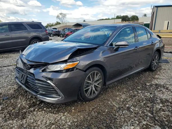 4T1F11AK1NU027720 2022 TOYOTA CAMRY - Image 1