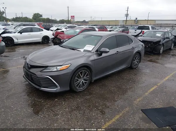 4T1F11AK1NU076447 2022 TOYOTA CAMRY - Image 2
