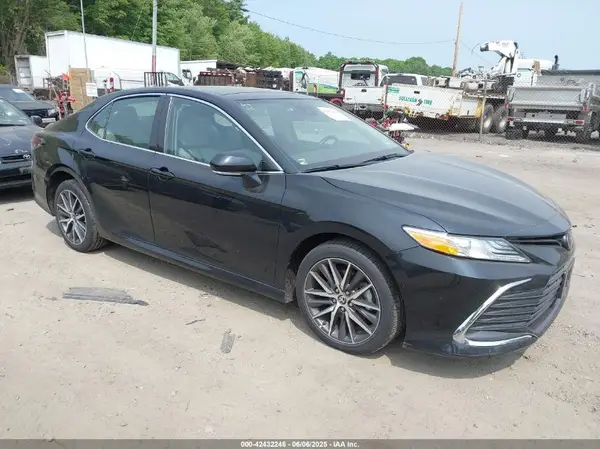 4T1F11AK1PU766198 2023 TOYOTA CAMRY - Image 1