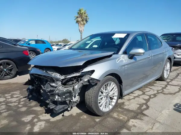 4T1F11AK2LU945103 2020 TOYOTA CAMRY - Image 2