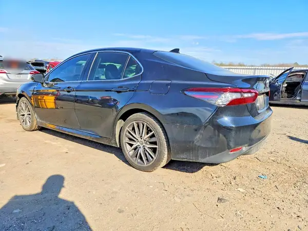 4T1F11AK2MU550145 2021 TOYOTA CAMRY - Image 2