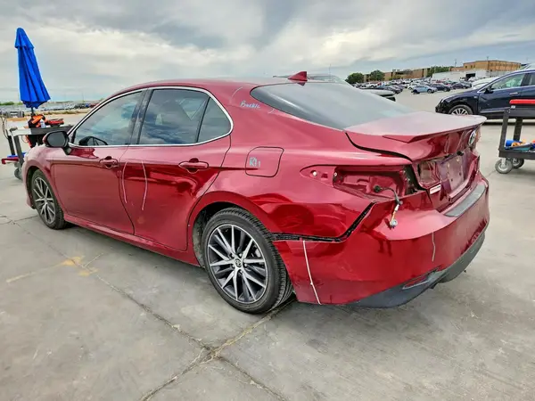 4T1F11AK2NU023627 2022 TOYOTA CAMRY - Image 2