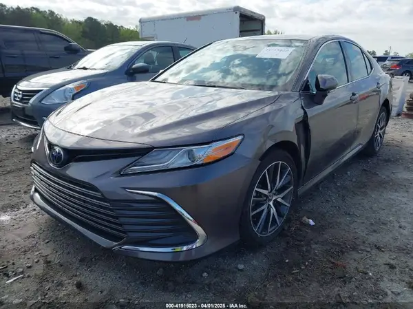 4T1F11AK2NU030044 2022 TOYOTA CAMRY - Image 2