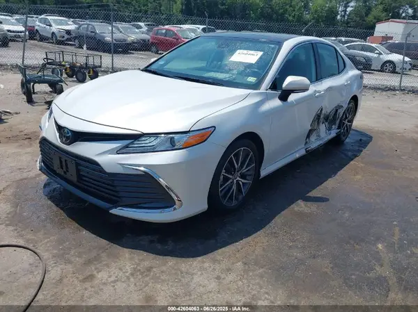 4T1F11AK2NU710770 2022 TOYOTA CAMRY - Image 2