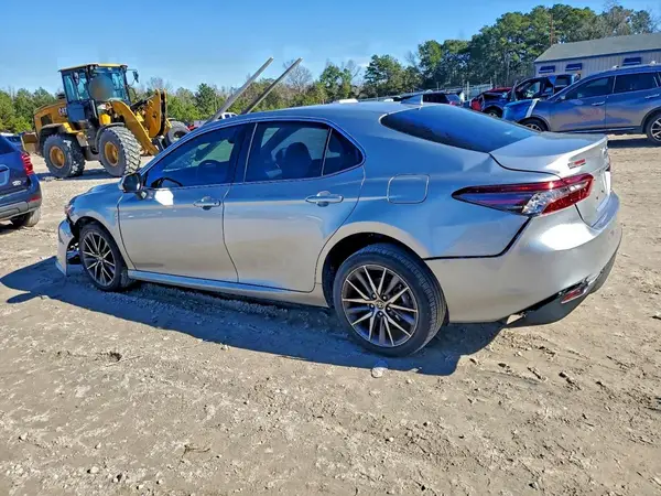 4T1F11AK2NU713765 2022 TOYOTA CAMRY - Image 2