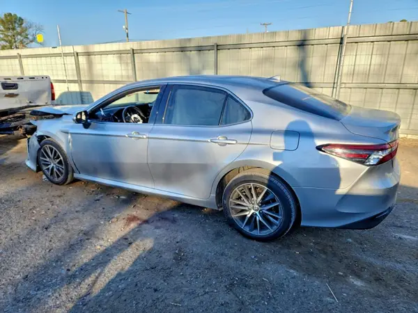 4T1F11AK3MU512875 2021 TOYOTA CAMRY - Image 2