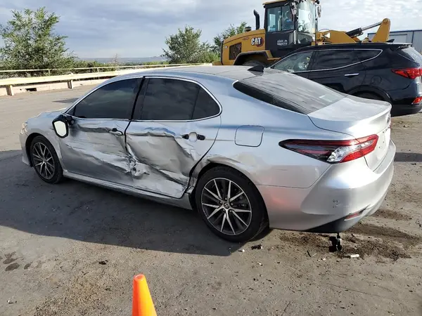 4T1F11AK3MU610336 2021 TOYOTA CAMRY - Image 2