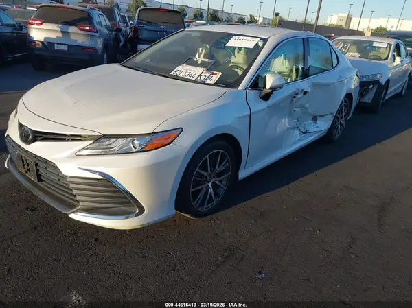4T1F11AK3NU010403 2022 TOYOTA CAMRY - Image 2