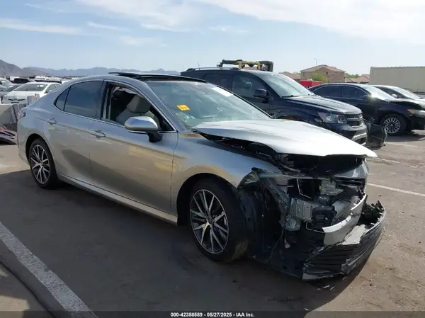 4T1F11AK3NU033583 2022 TOYOTA CAMRY - Image 1