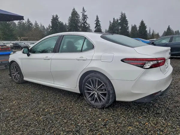 4T1F11AK3NU619524 2022 TOYOTA CAMRY - Image 2