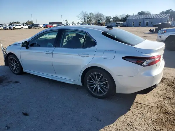 4T1F11AK3PU735261 2023 TOYOTA CAMRY - Image 2