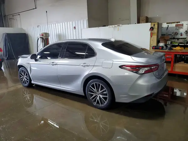 4T1F11AK3PU761911 2023 TOYOTA CAMRY - Image 2