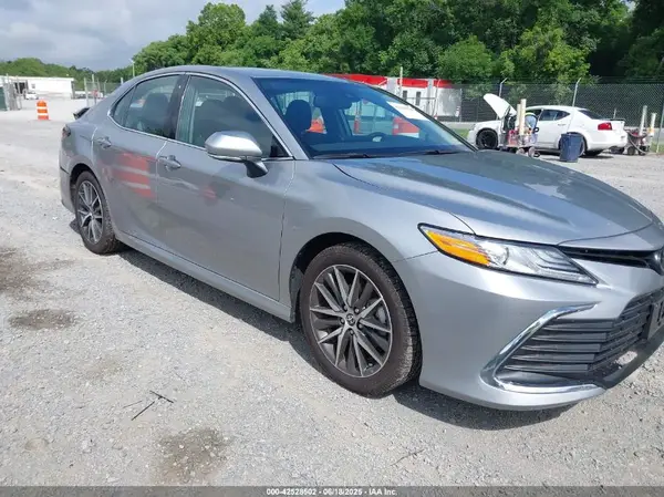 4T1F11AK3RU842135 2024 TOYOTA CAMRY - Image 1
