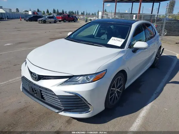 4T1F11AK4MU521939 2021 TOYOTA CAMRY - Image 2