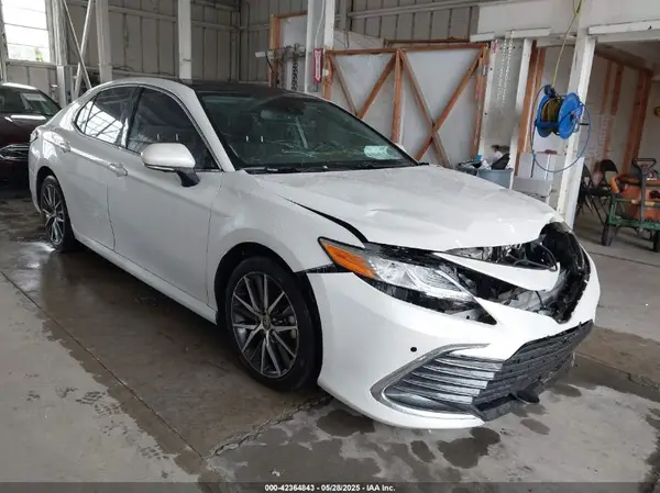 4T1F11AK4MU613780 2021 TOYOTA CAMRY - Image 1