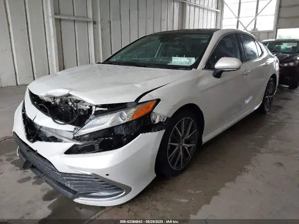 4T1F11AK4MU613780 2021 TOYOTA CAMRY - Image 2