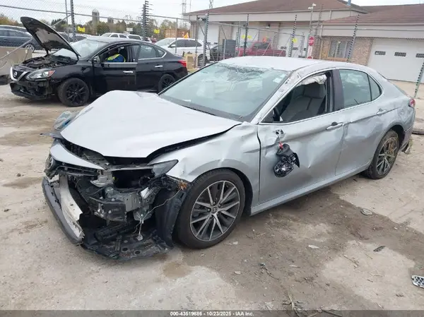 4T1F11AK4NU004397 2022 TOYOTA CAMRY - Image 2