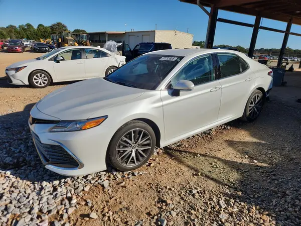 4T1F11AK4NU021572 2022 TOYOTA CAMRY - Image 1