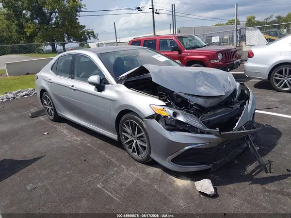 4T1F11AK4NU032328 2022 TOYOTA CAMRY - Image 1