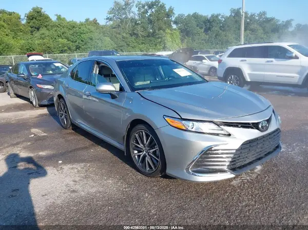 4T1F11AK4RU226489 2024 TOYOTA CAMRY - Image 1