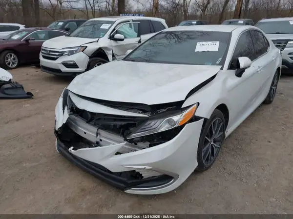 4T1F11AK5MU437788 2021 TOYOTA CAMRY - Image 2
