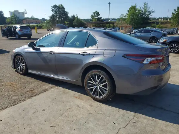 4T1F11AK5NU070747 2022 TOYOTA CAMRY - Image 2