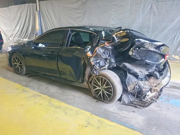 4T1F11AK5NU618715 2022 TOYOTA CAMRY - Image 2