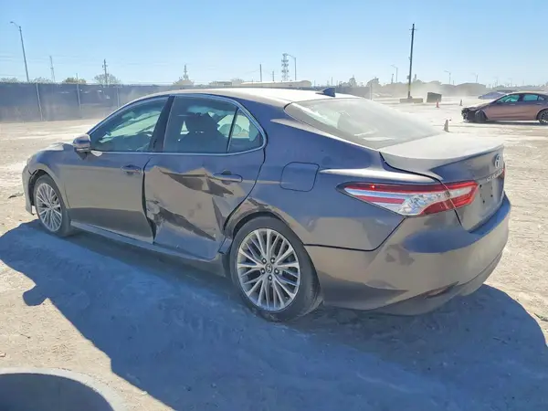 4T1F11AK6LU951888 2020 TOYOTA CAMRY - Image 2