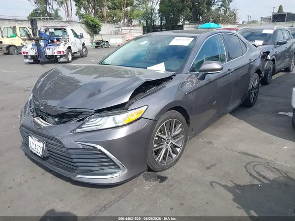 4T1F11AK6NU015871 2022 TOYOTA CAMRY - Image 2
