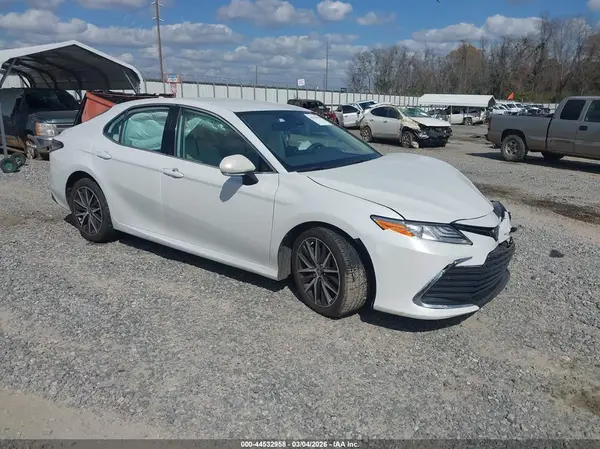 4T1F11AK6NU016731 2022 TOYOTA CAMRY - Image 1