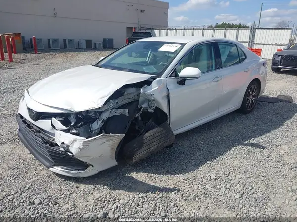 4T1F11AK6NU016731 2022 TOYOTA CAMRY - Image 2