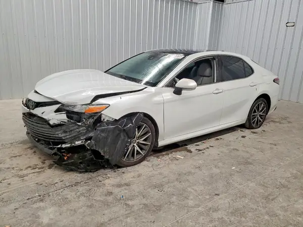 4T1F11AK6NU033836 2022 TOYOTA CAMRY - Image 1
