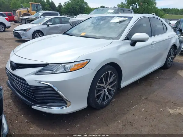 4T1F11AK6NU034694 2022 TOYOTA CAMRY - Image 2
