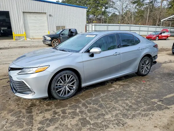 4T1F11AK6PU158595 2023 TOYOTA CAMRY - Image 1