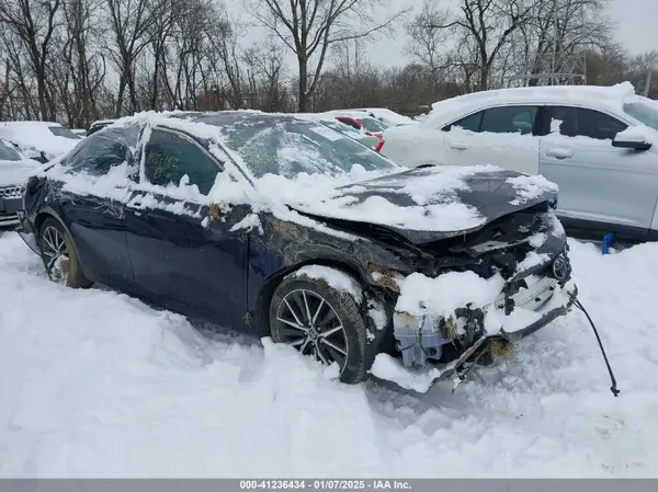 4T1F11AK7MU521742 2021 TOYOTA CAMRY - Image 1